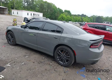 2019 Dodge Charger Sxt Awd z USA, uszkodzony, nr VIN 2C3CDXJG6KH520549